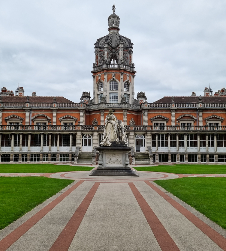 uk student accomodation - popup egham student housing